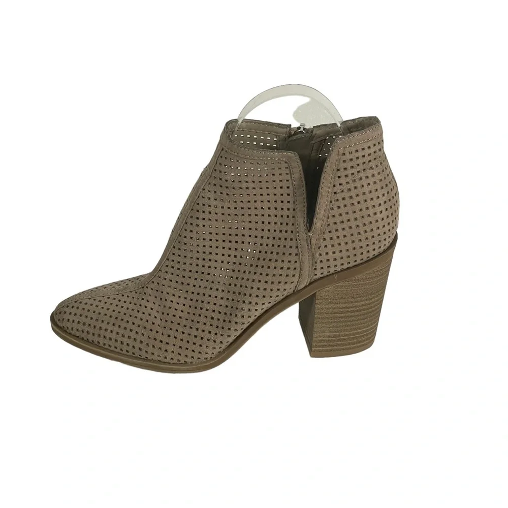 DV Dolce Vita Tan Faux Perforated Suede Zip Western Ankle Boot Sz 7.5